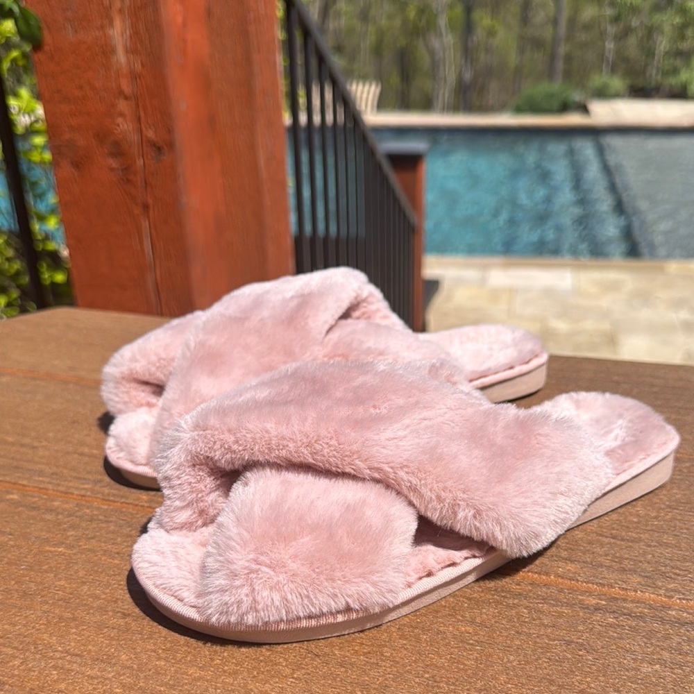 Women's Pink Fuzzy Slippers